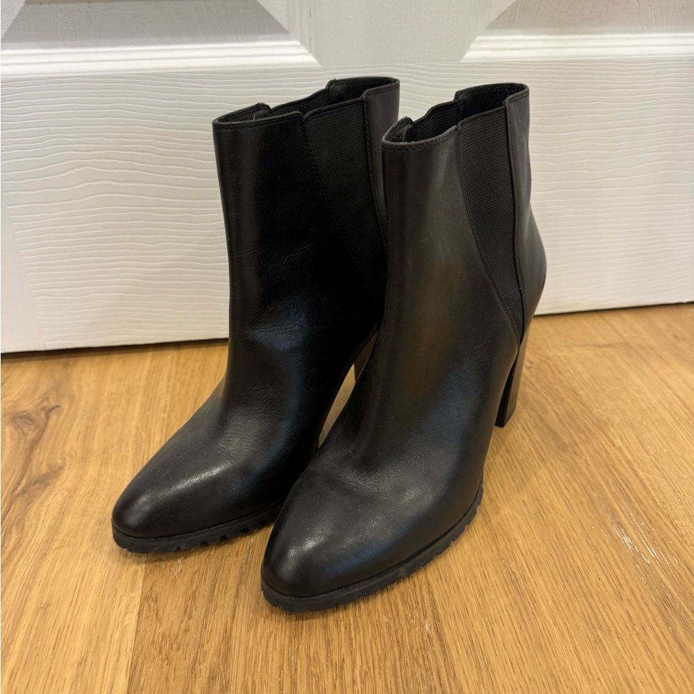 Marciano size 9 boots